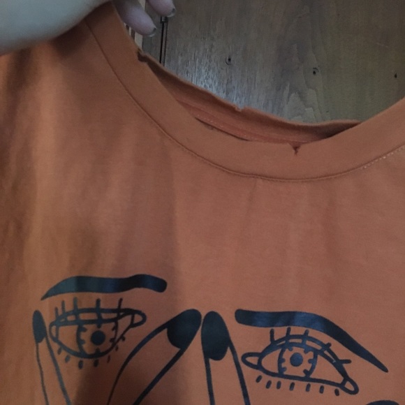 Orange tee with distressed collar - Picture 3 of 3